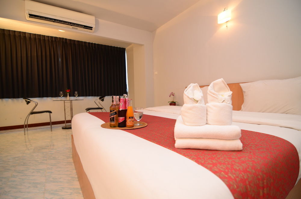 Oyo 257 Sea Paradise Hotel Sattahip Exterior photo
