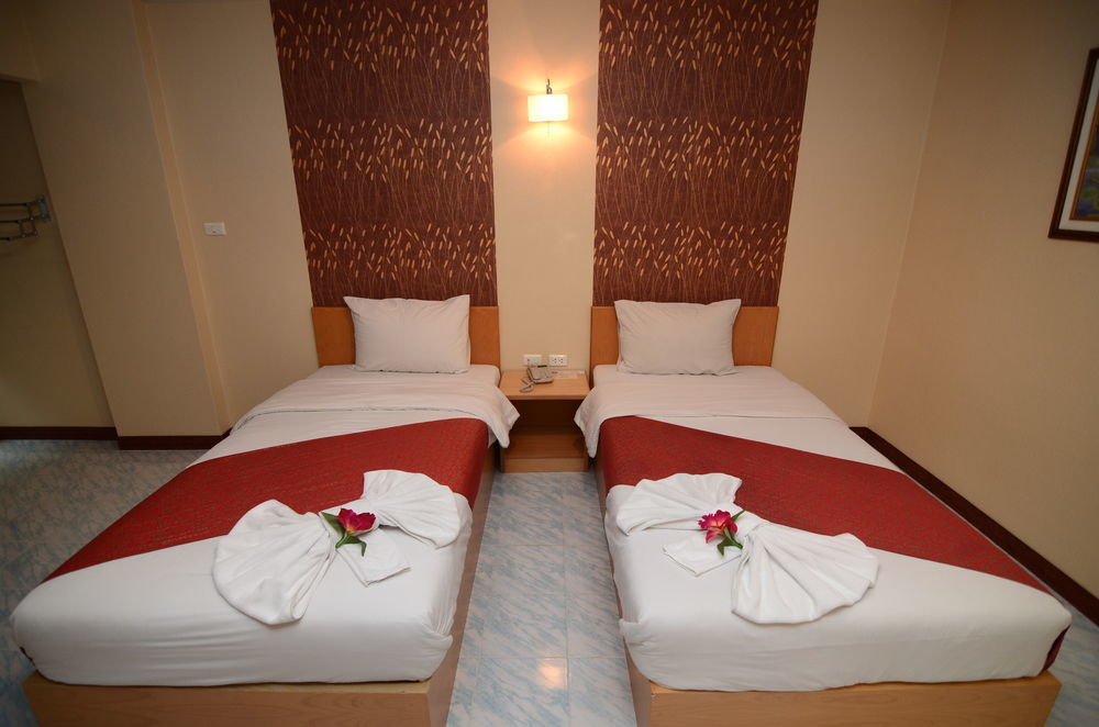 Oyo 257 Sea Paradise Hotel Sattahip Exterior photo