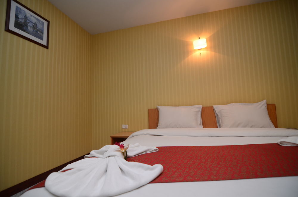 Oyo 257 Sea Paradise Hotel Sattahip Exterior photo