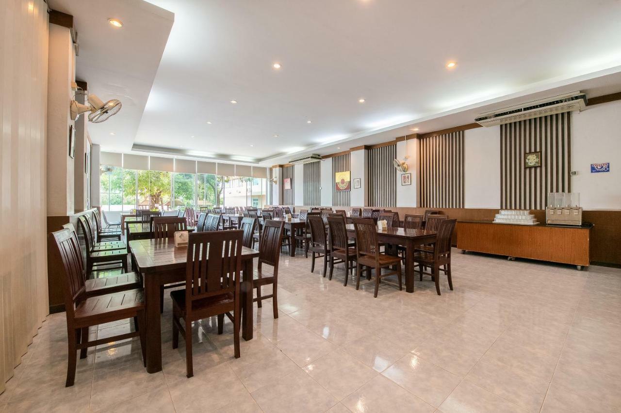 Oyo 257 Sea Paradise Hotel Sattahip Exterior photo
