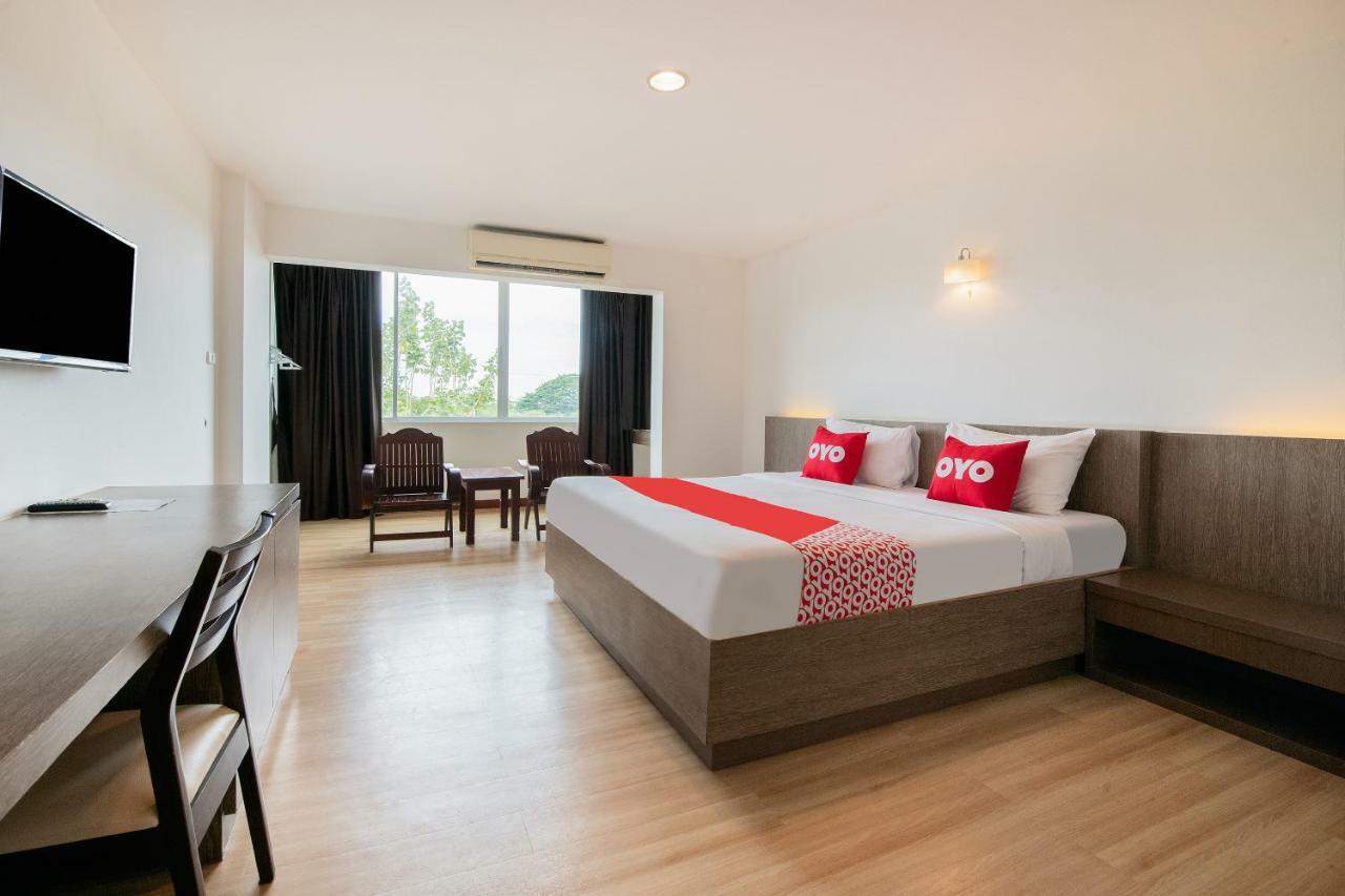 Oyo 257 Sea Paradise Hotel Sattahip Exterior photo