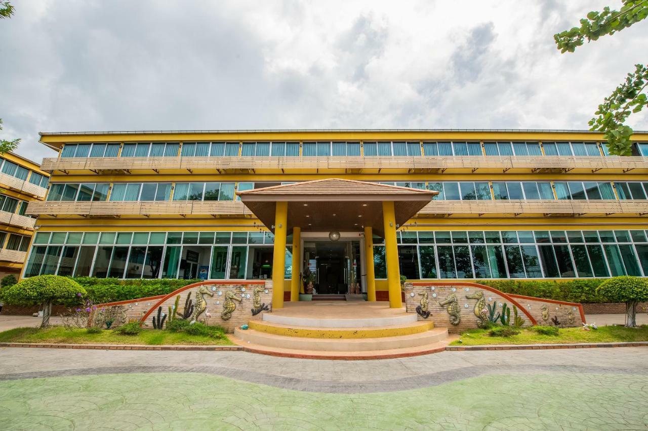 Oyo 257 Sea Paradise Hotel Sattahip Exterior photo