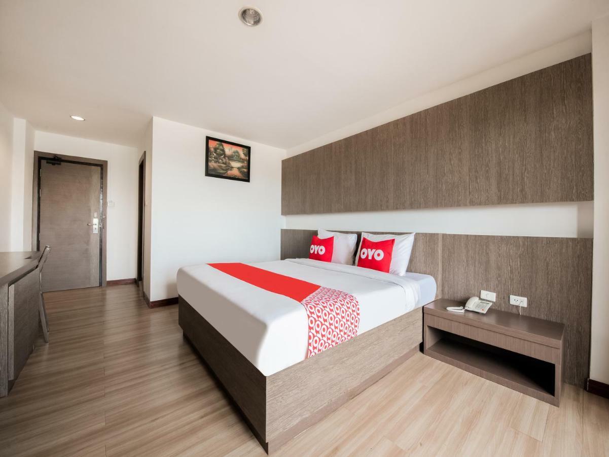 Oyo 257 Sea Paradise Hotel Sattahip Exterior photo
